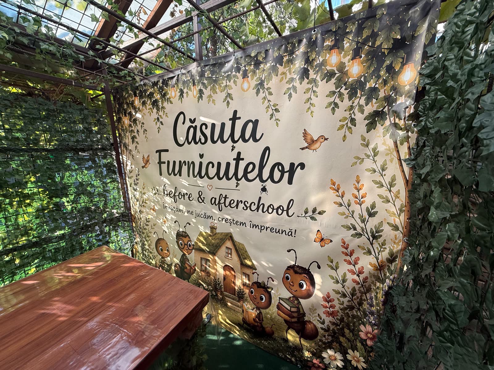 Bannerul Căsuța Furnicuțelor: învățăm, ne jucăm, creștem împreună